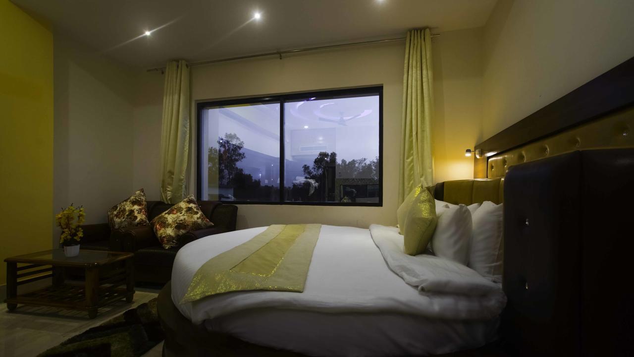 Hotel Kings Regency Drang Ngoại thất bức ảnh