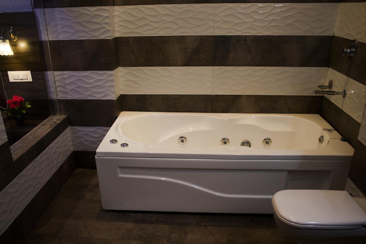 Hotel Kings Regency Drang Ngoại thất bức ảnh